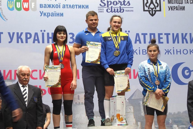Спортсменка з Кривого Рогу отримала срібло на чемпіонаті України з важкої атлетики