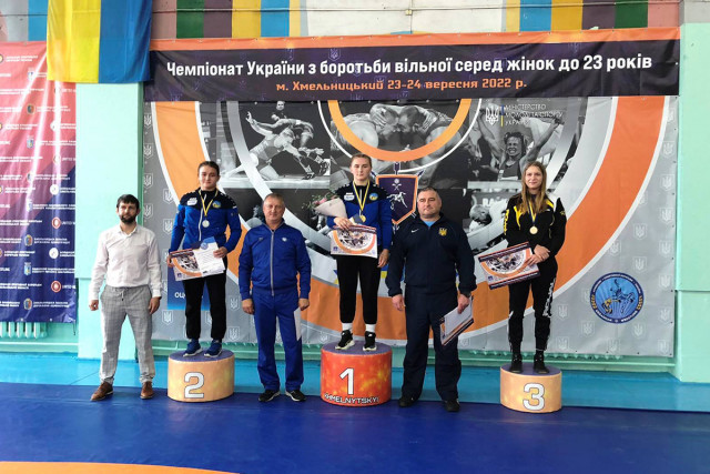 Спортсменки из Кривого Рога получили серебро на чемпионате Украины по вольной борьбе