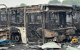 В Днепре из-за ракетных обстрелов россиян сгорело более 150 автобусов