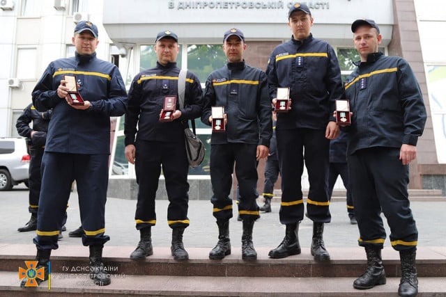 Рятувальників Дніпропетровщини нагородили орденами “За мужність”