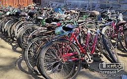 Пішки та на велосипедах — жителі Херсонщини тікають від окупації у Криворізький район