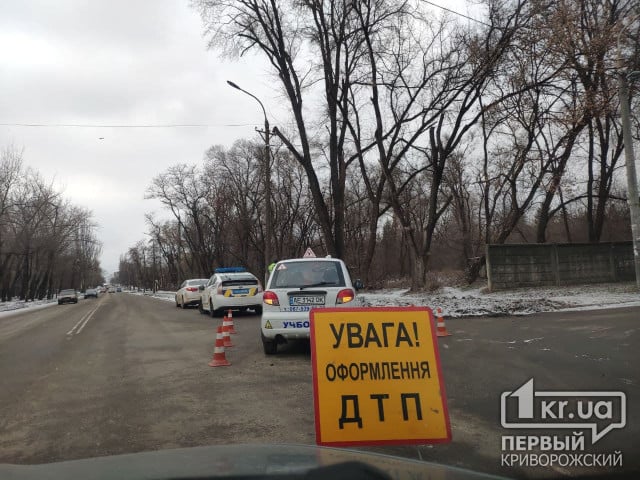 В Кривом Роге случилось ДТП с участием учебного авто