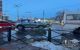 В Кривом Роге троллейбусы временно остановились из-за ДТП на 95 квартале
