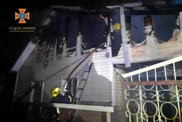 Спасатели ликвидировали пожар в жилом доме в Кривом Роге