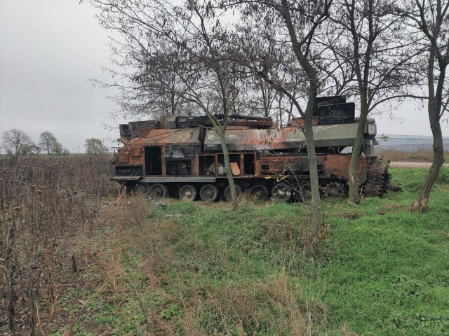 Украинские авиация и артиллерия уничтожают врага на юге Украины