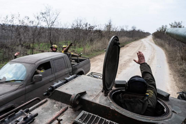 Украинская артиллерия уничтожила вражеский состав боеприпасов в Олешках