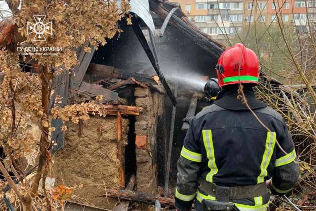 У Кривому Розі ліквідували пожежу у будинку