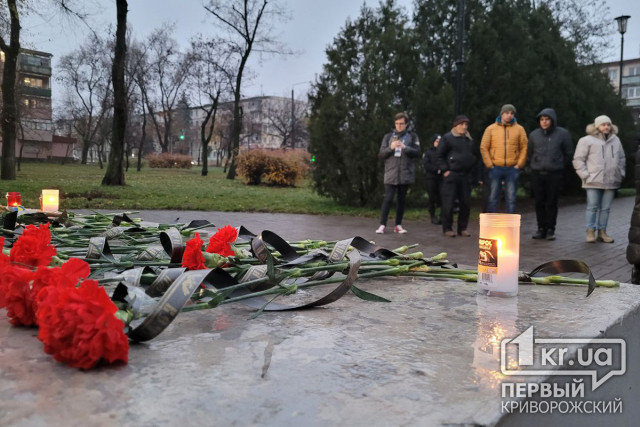 У Кривому Розі вшанували пам`ять жертв Голодоморів і політичних репресій