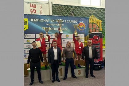 Криворожские спортсменки привезли серебро чемпионата по борьбе самбо