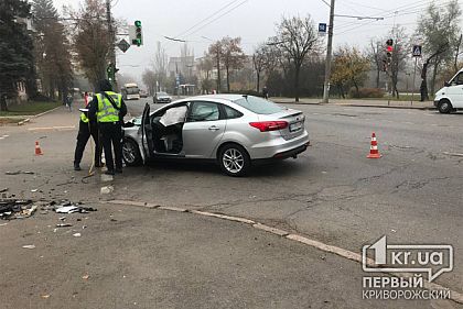 У Кривому Розі зіткнулися дві автівки