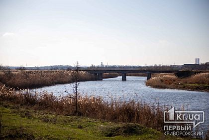 В Криворожском районе спасатели достали тело мужчины из пруда