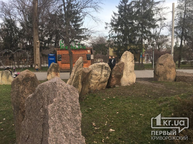 Из-за несчастного случая в Запорожье криворожане просят чиновников проверить памятники в парке