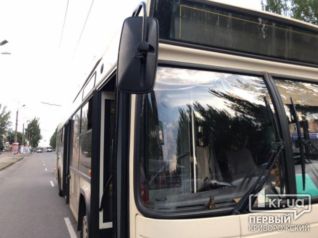 Дополнительный автобус в Кривом Роге продолжает перевозить пассажиров на работу и обратно домой