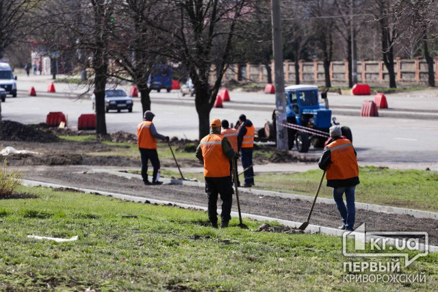 В Кривом Роге во время карантина продолжается ремонт дороги на центральном проспекте