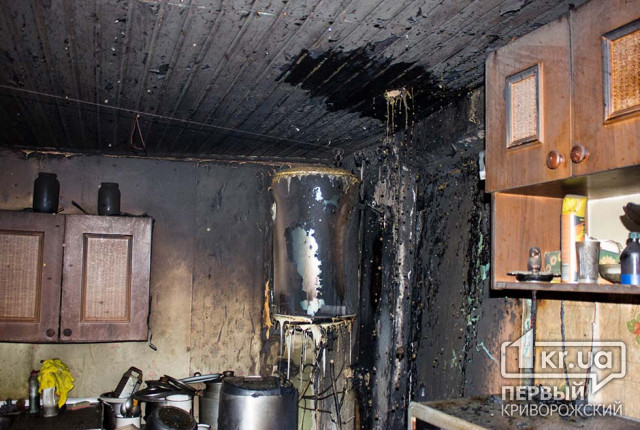 В Пятихатском районе граждане спасли женщину, которая была в горящем доме