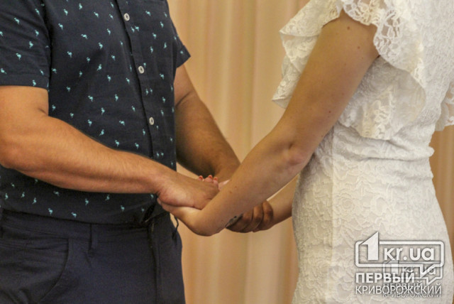 В каком возрасте чаще всего в 2019 году женились жители Днепропетровской области