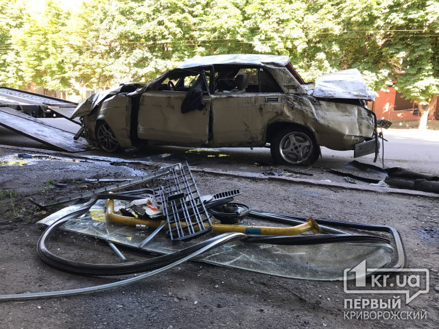 ДТП в Кривом Роге: авто влетело в магазин и перевернулось на крышу (обновлено)