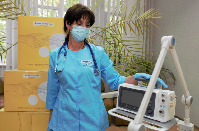 Шесть аппаратов ИВЛ получили больницы Кривого Рога от Фонда Рината Ахметова