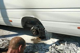 На ходу загорелась маршрутка с пассажирами, которая ехала из Кривого Рога