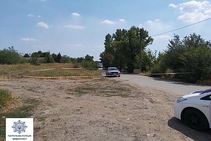 Криворожанин сообщил в полицию о неизвестном предмете под крылом его автомобиля