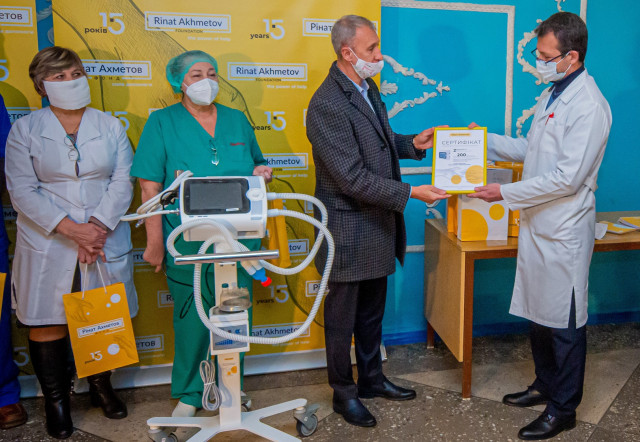 Медики Кривого Рога получили аппараты ИВЛ экспертного класса от Фонда Рината Ахметова