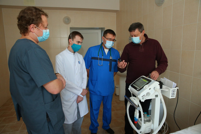 Медики Кривого Рога получили аппараты ИВЛ экспертного класса от Фонда Рината Ахметова