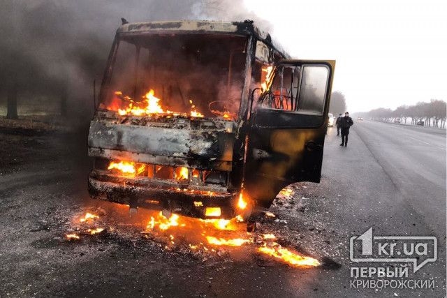 Автобус с пассажирами загорелся на трассе Днепр — Кривой Рог