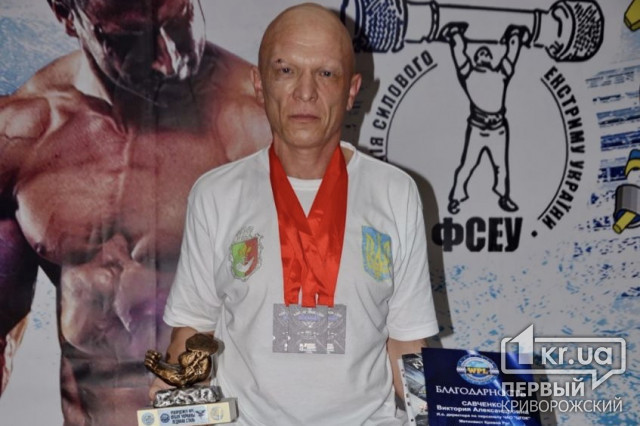 Криворожанин поставил рекорд Украины по армлифтингу и завоевал 13 золотых медалей