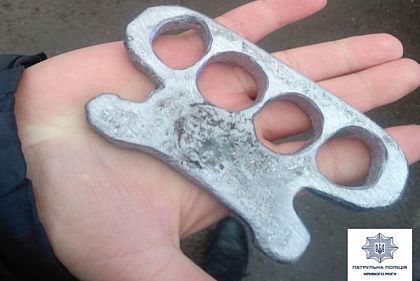 Вооружившись кастетом криворожанин приставал к прохожим