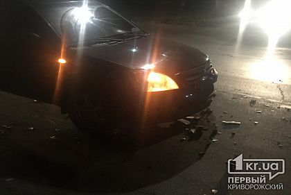 Возле многоэтажки в Кривом Роге столкнулись Chevrolet и Cherу
