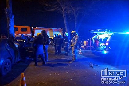В результате ночного ДТП погиб мужчина и пострадали двое криворожан