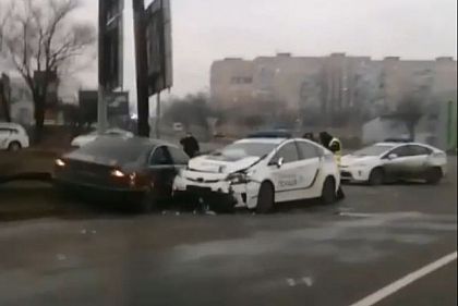 В Кривом Роге авто полиции и легковушка попали в ДТП