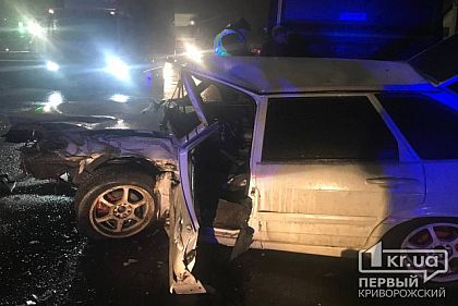 ВАЗ, Nissan и Volvo столкнулись ночью в Кривом Роге