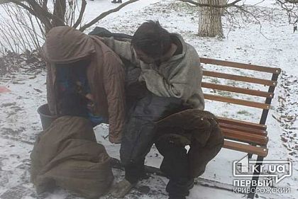 Пожарные спасли двоих криворожан из пылающей квартиры