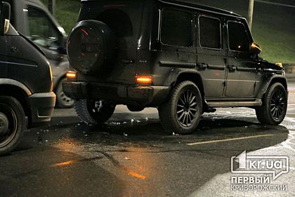 В центре Кривого Рога в ДТП попали ГАЗ и Mercedes