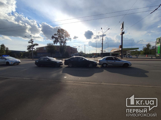Три авто столкнулись на Волгоградской в Кривом Роге