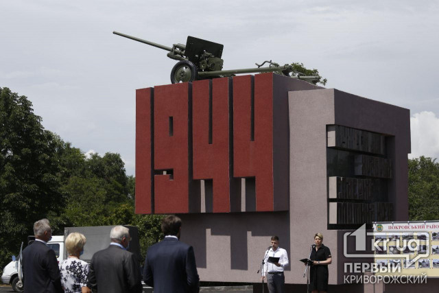 В Кривом Роге после реконструкции открыли памятник защитникам плотины КРЭС