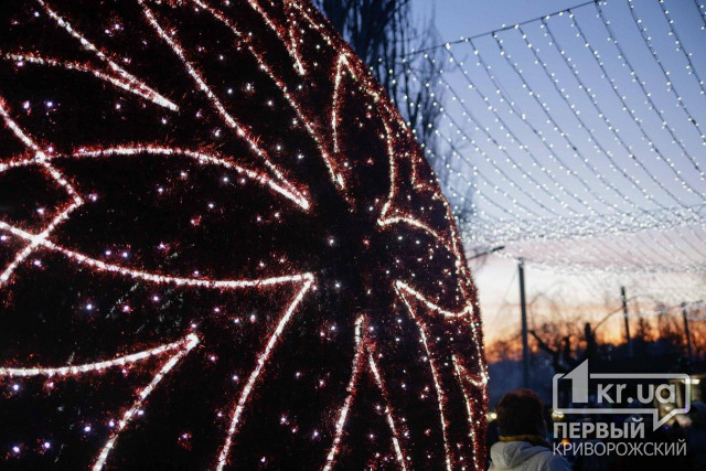 Чиновники в Кривом Роге заранее побеспокоятся о новогодних украшениях для центральной елки