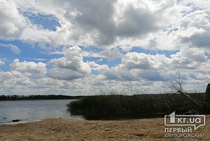 Из водоемов в Кривом Роге достали опасные предметы — пляжи подготавливают к сезону купания