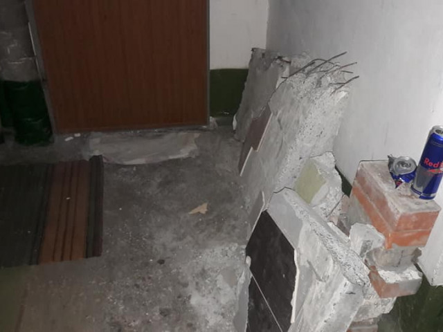 Жители криворожской многоэтажки на Карачунах боятся обрушения дома после ремонта в одной из квартир
