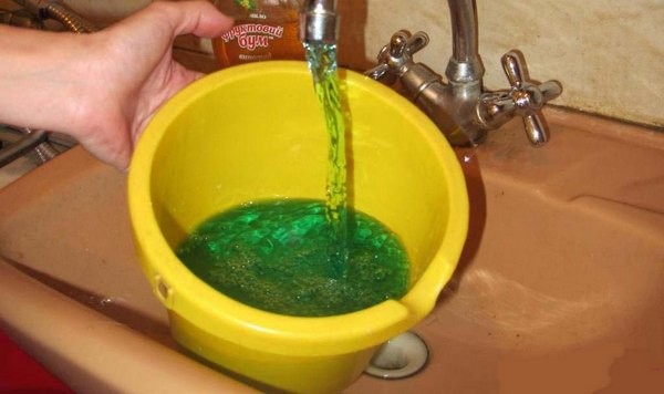 Без паники: криворожан предупредили о зеленой воде в кранах