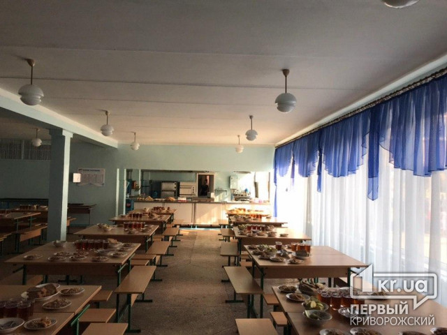 Президент Украины подписал закон о бесплатном питании в школах для детей-переселенцев