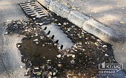 В Кривом Роге дорожная служба очистила ливневки на центральных улицах