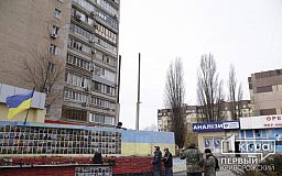 На 95 квартале в Кривом Роге убрали борд, который во время непогоды разнесло на части