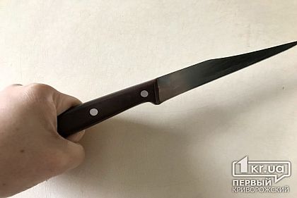 Криворожане обнаружили на остановке окровавленного мужчину