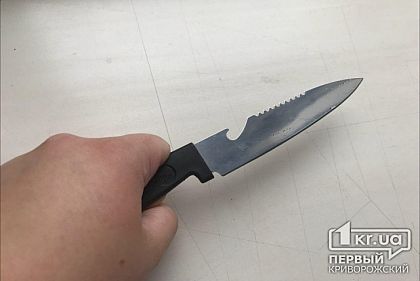 Криворожанин ранил охранника магазина ножом и скрылся