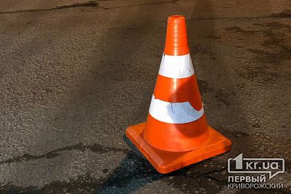 В Кривом Роге водитель на Mercedes сбил пожилую женщину и скрылся с места ДТП