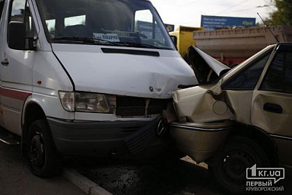 В Кривом Роге 11 человек травмировались в результате ДТП на выходных