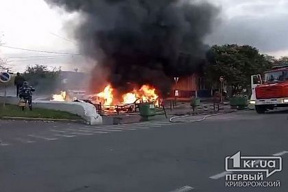 Полицейские расследуют поджог 6 авто на стоянке АрселорМиттал Кривой Рог