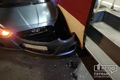 Трамвай и легковушка попали в ДТП в Кривом Роге